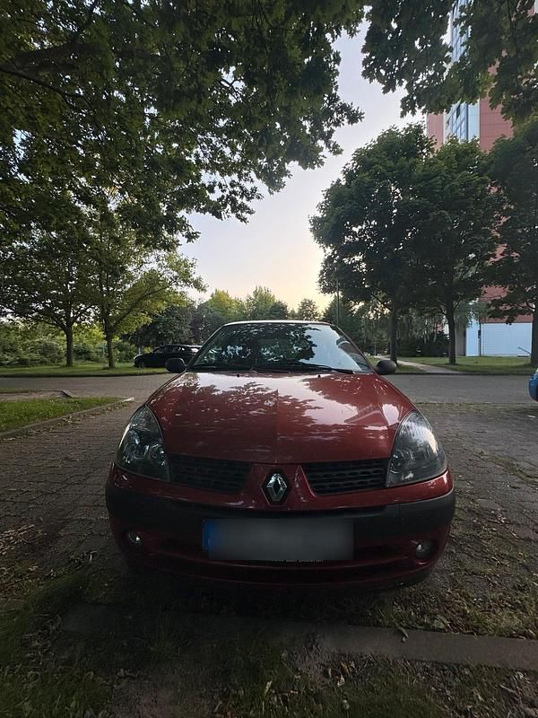 Rot Gebraucht 2003 Renault Clio Coupé | 1.500 € (Guter Preis) - Bild 1/4