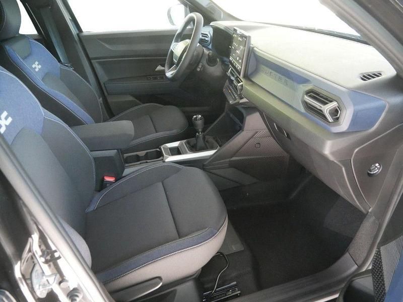 Neu Dacia Duster Journey 131 PS (96 kW) 2025 Schwarz Limousine