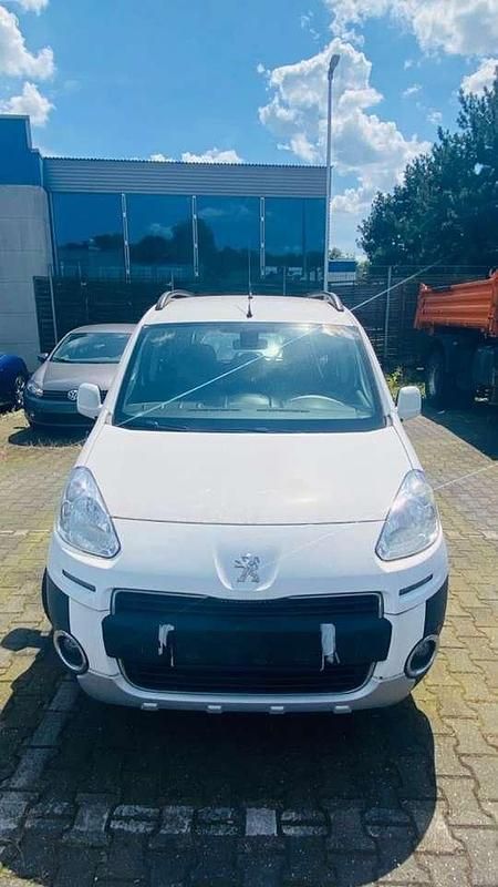 Gebraucht Peugeot TePee 120 PS (88 kW) 2015 Weiß Kombi