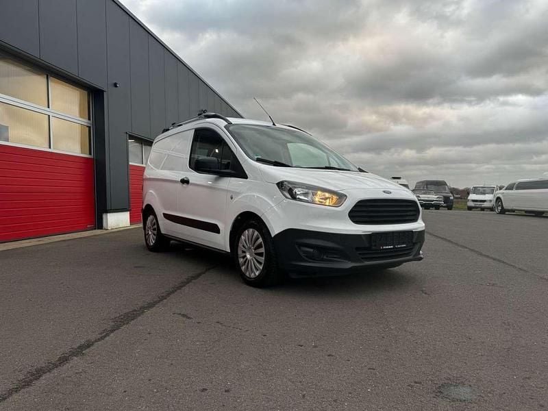 Weiß Gebraucht 2016 Ford Transit Basis | 8.999 € (Fairer Preis) - Bild 1/4