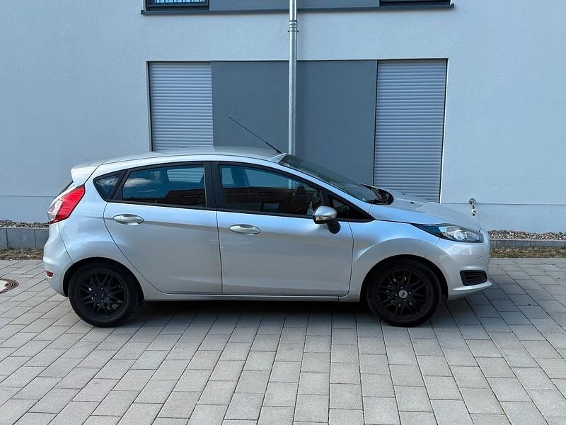 Gebraucht Ford Fiesta SYNC Edition 95 PS (69 kW) 2015 Silber Limousine