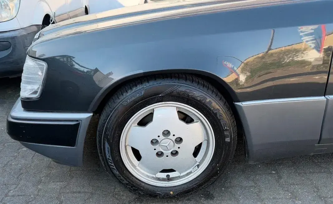 Gebraucht Mercedes 230 131 PS (96 kW) 1990 Grau Limousine