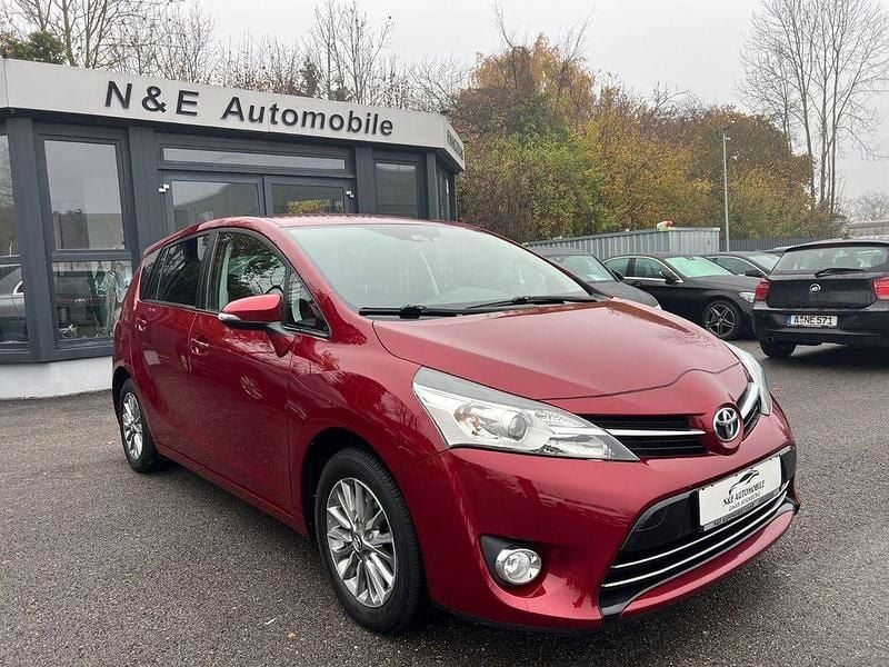 Rot Gebraucht 2017 Toyota Verso Edition-S Van / Kleinbus | 11.490 € (Superpreis) - Bild 1/4