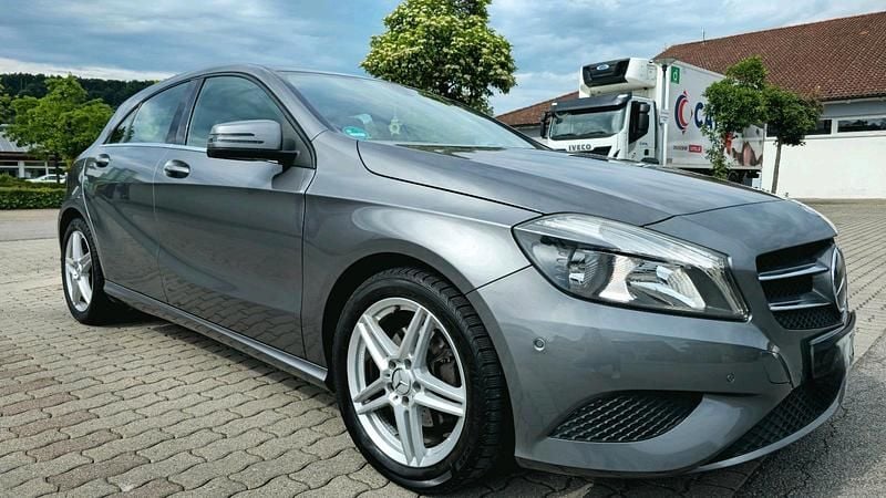 Grau Gebraucht 2013 Mercedes A180 Kleinwagen | 9.200 € (Fairer Preis) - Bild 1/4