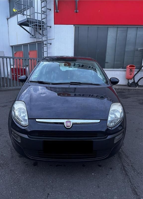 Blau Gebraucht 2010 Fiat Grande Punto Kleinwagen | 1.990 € (Etwas zu teuer) - Bild 1/4
