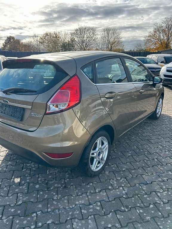 Gebraucht Ford Fiesta Titanium 75 PS (55 kW) 2014 Braun Limousine