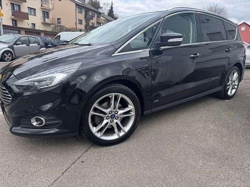 Iridiumschwarz metallic Gebraucht 2018 Ford S-MAX Titanium Van / Kleinbus | 19.950 € (Teuer) - Bild 1/4