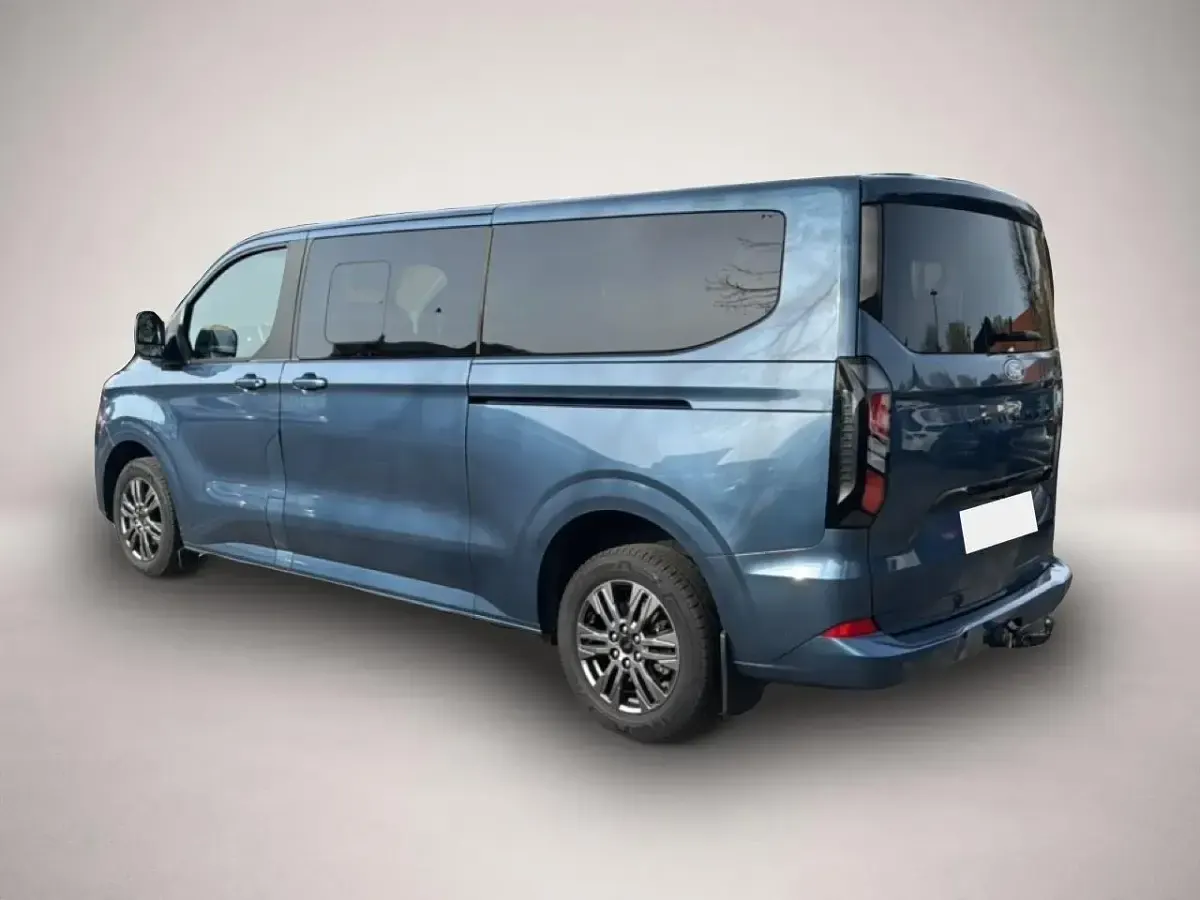Gebraucht Ford Tourneo Custom Titanium 136 PS (100 kW) 2025 Manufacturer Van