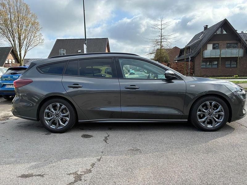 Gebraucht Ford Focus ST-Line X 155 PS (114 kW) 2024 Grau Limousine