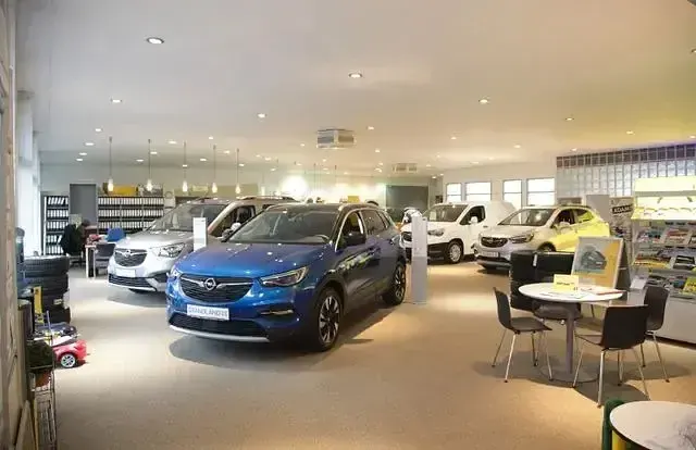 Gebraucht Opel Astra 131 PS (96 kW) 2025 Schwarz Kleinwagen