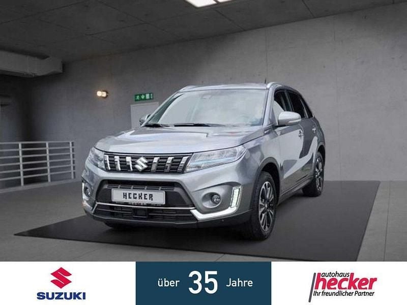 Galactic gray metallic (metallic) Gebraucht 2024 Suzuki Vitara Comfort+ SUV | 22.370 € (Guter Preis) - Bild 1/4