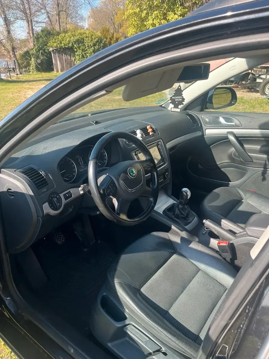 Gebraucht Skoda Octavia 140 PS (102 kW) 2010 Schwarz Kombi