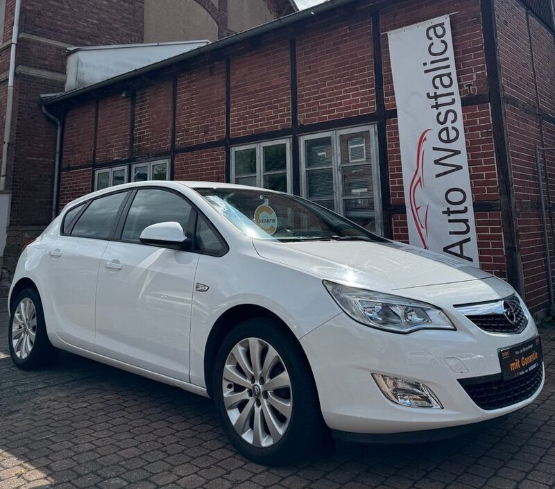 Weiß Gebraucht 2010 Opel Astra Limousine | 7.699 € (Teuer) - Bild 1/4