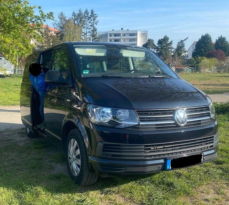 Schwarz Gebraucht 2018 VW Multivan Van | 27.000 € (Superpreis) - Bild 1/4