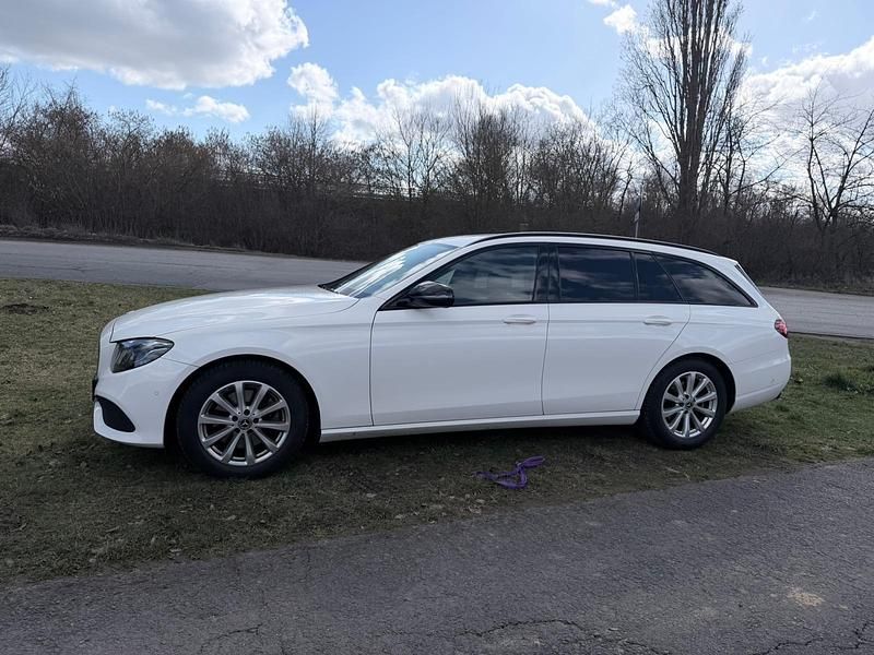 Second-hand Mercedes E220 194 CP (142 kW) 2018 Alb Berlinǎ