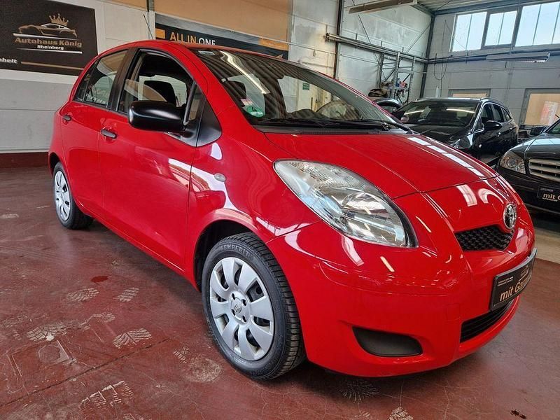 Rot Gebraucht 2010 Toyota Yaris Cool Limousine | 5.200 € (Etwas zu teuer) - Bild 1/4