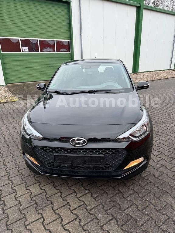 Gebraucht Hyundai i20 GO! 75 PS (55 kW) 2017 Schwarz Limousine