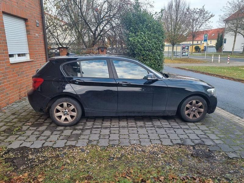 Gebraucht BMW 114 102 PS (75 kW) 2013 Schwarz Kleinwagen