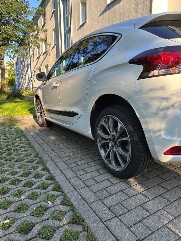 Gebraucht Citroën DS4 So Chic 120 PS (88 kW) 2011 Weiß Kleinwagen