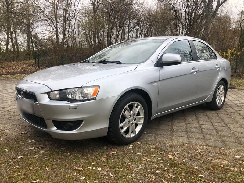 Gebraucht Mitsubishi Lancer 117 PS (86 kW) 2012 Silber Limousine