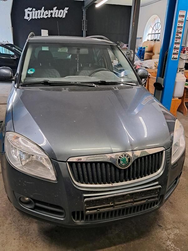 Grau Gebraucht 2009 Skoda Fabia Kleinwagen | 1.400 € (Fairer Preis) - Bild 1/4