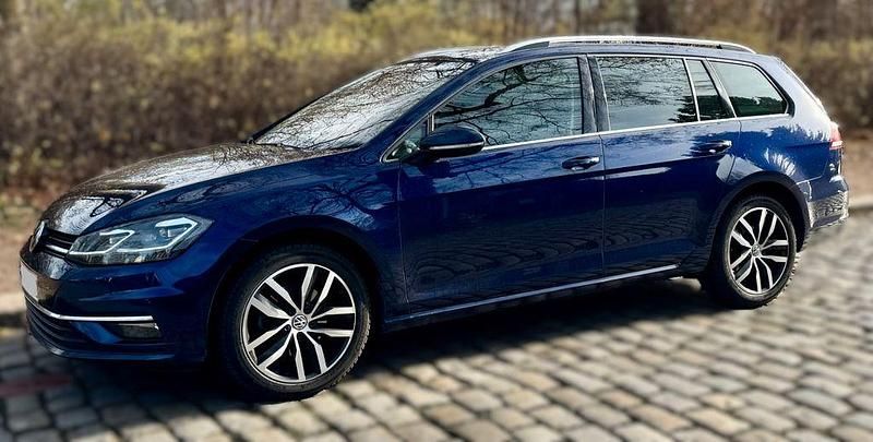 Gebraucht VW Golf VII Highline 150 PS (110 kW) 2019 Blau Kombi