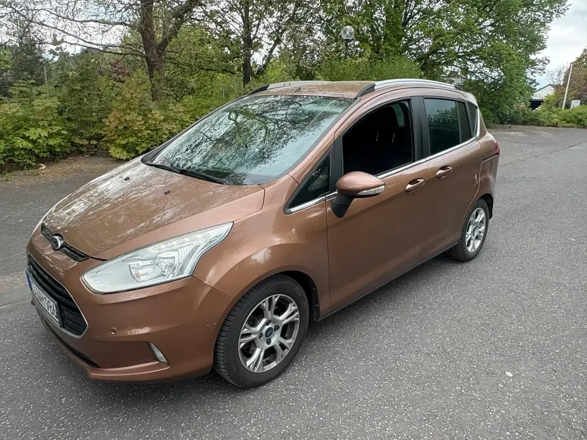 Gebraucht Ford B-MAX Titanium 100 PS (73 kW) 2017 Braun Van / Kleinbus