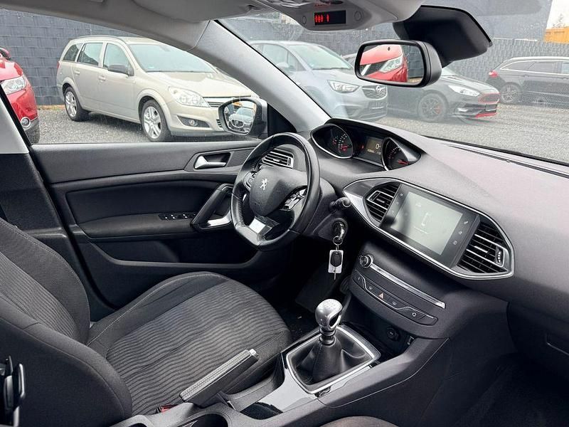 Gebraucht Peugeot 308 125 PS (91 kW) 2014 Grau Limousine