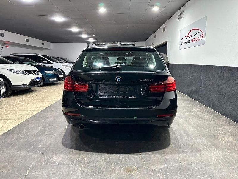 Gebraucht BMW 320 Sport Line 184 PS (135 kW) 2013 Schwarz Kombi