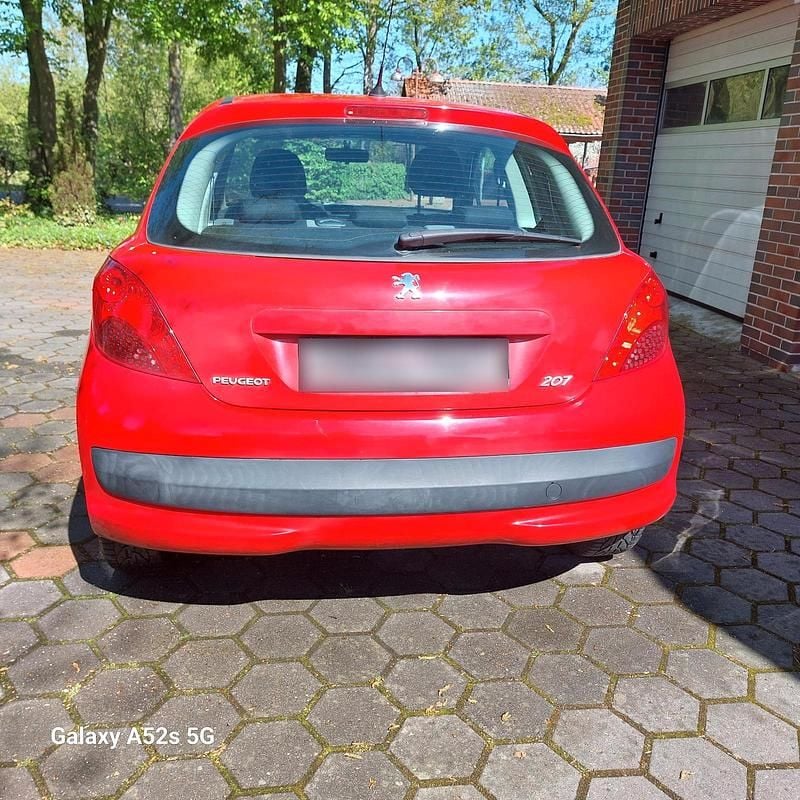 Usado Peugeot 207 75 CV (55 kW) 2009 Rojo Berlina