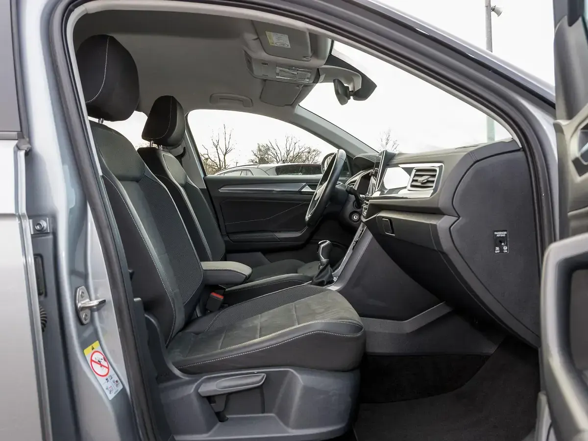 Gebraucht VW T-Roc Style 110 PS (80 kW) 2023 Pyrit silber metallic SUV