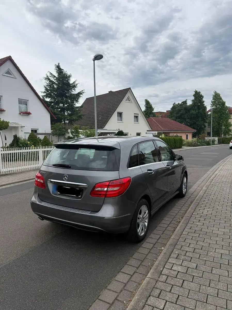 Gebraucht Mercedes B180 122 PS (89 kW) 2011 Grau Kleinwagen