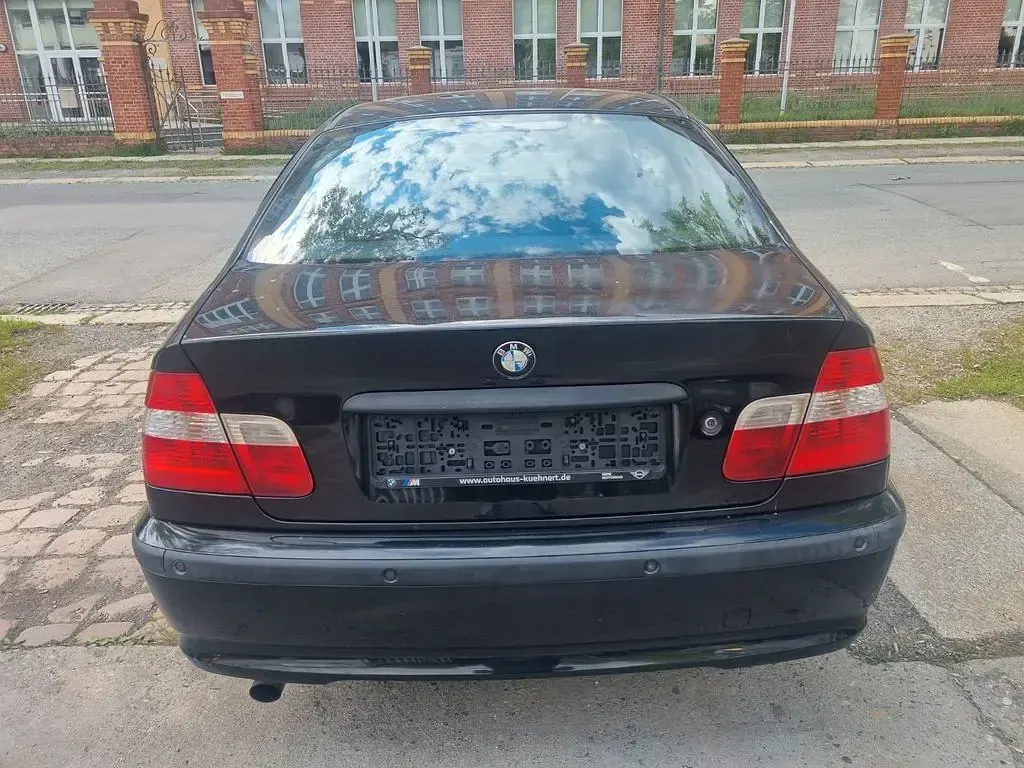 Brugt BMW 318 143 HK (105 kW) 2004 Sort Sedan