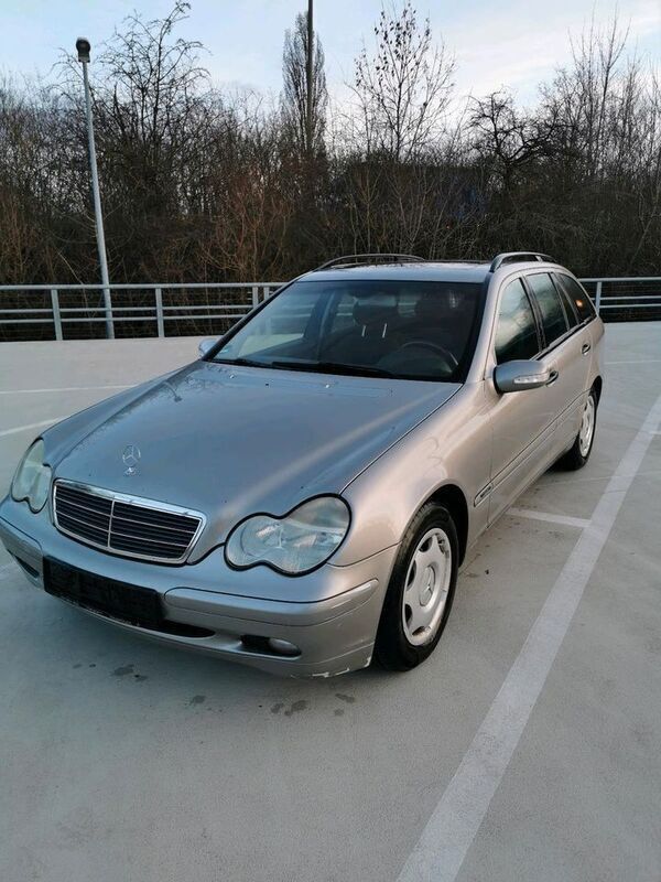 Gebraucht Mercedes C220 Classic 143 PS (105 kW) 2003 Andere außenfarben Kombi