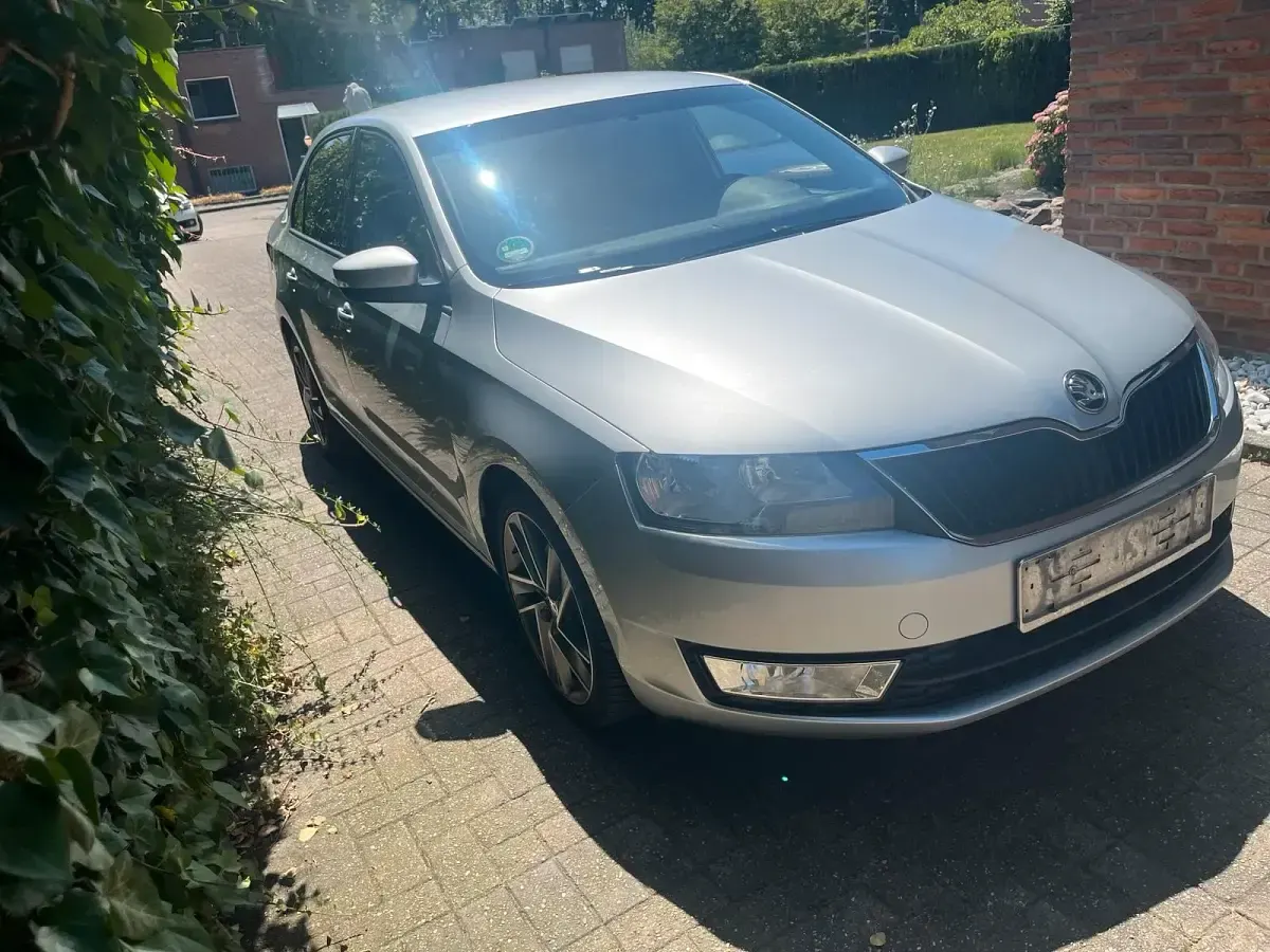 Gebraucht Skoda Rapid 125 PS (91 kW) 2017 Silber Kleinwagen