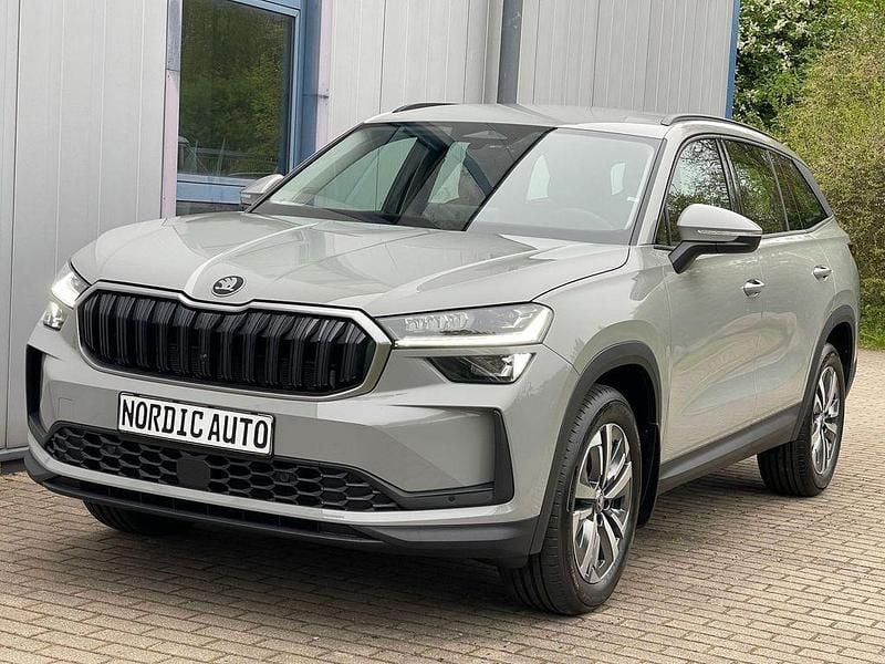 Steelgrau Neu 2026 Skoda Kodiaq Selection SUV | 36.995 € (Superpreis) - Bild 1/4