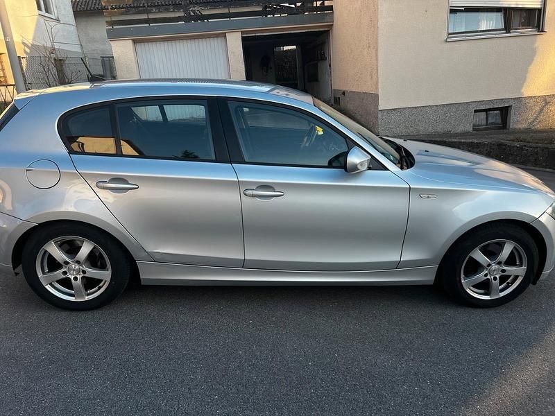 Gebraucht BMW 118 143 PS (105 kW) 2010 Grau Kleinwagen