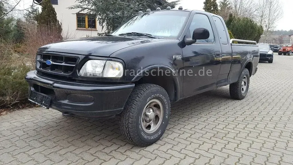 Second-hand Ford V8 218 CP (160 kW) 1998 Negru SUV