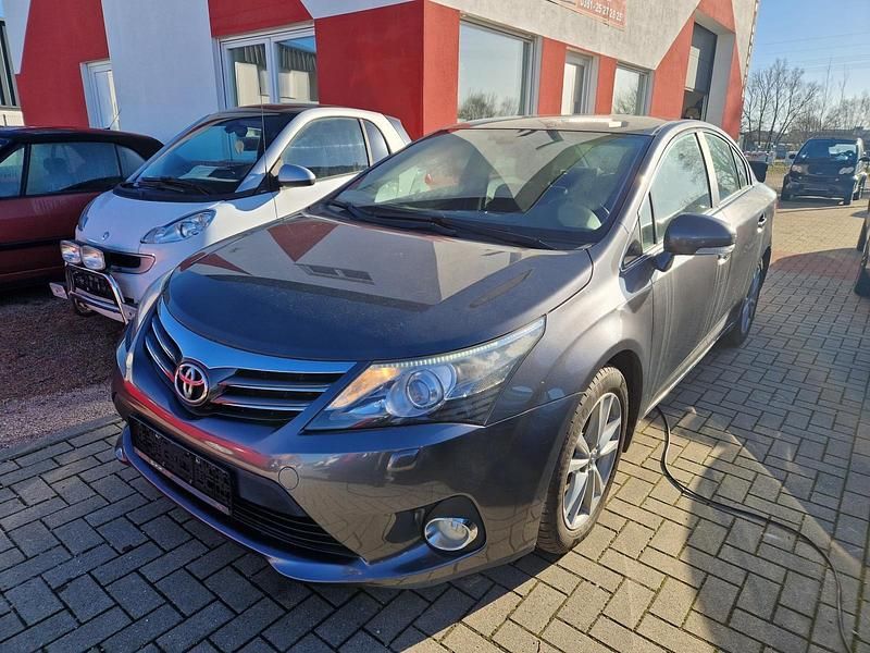 Grau Gebraucht 2013 Toyota Avensis Limousine | 8.980 € (Fairer Preis) - Bild 1/4