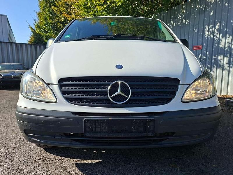 Weiss Gebraucht 2007 Mercedes Vito Van | 10.999 € - Bild 1/4