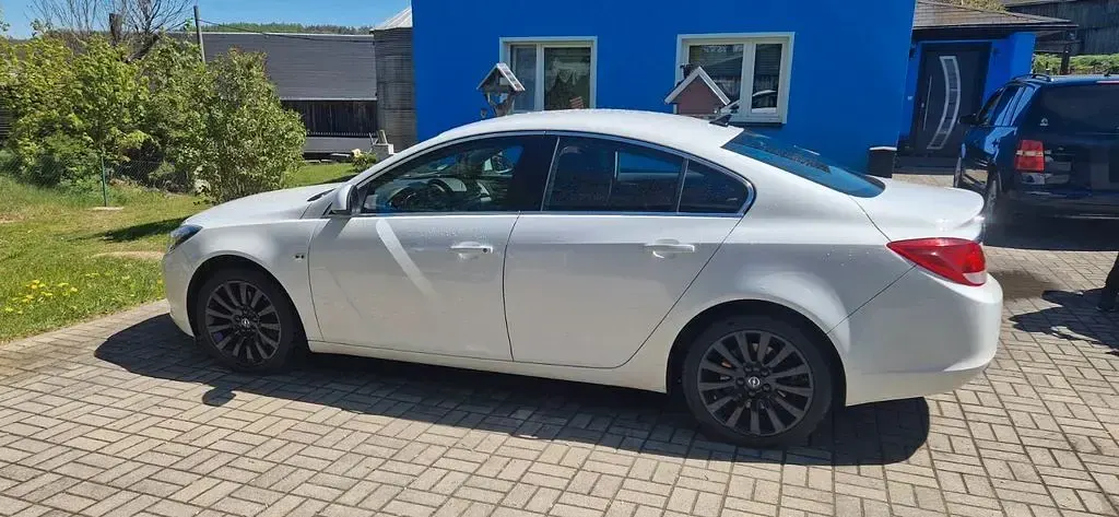 Gebraucht Opel Insignia Edition 160 PS (117 kW) 2011 Weiß Limousine