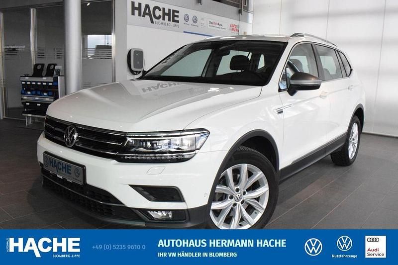 Polsterfarbe: schwarz Gebraucht 2021 VW Tiguan Allspace Highline SUV | 26.450 € (Fairer Preis) - Bild 1/4