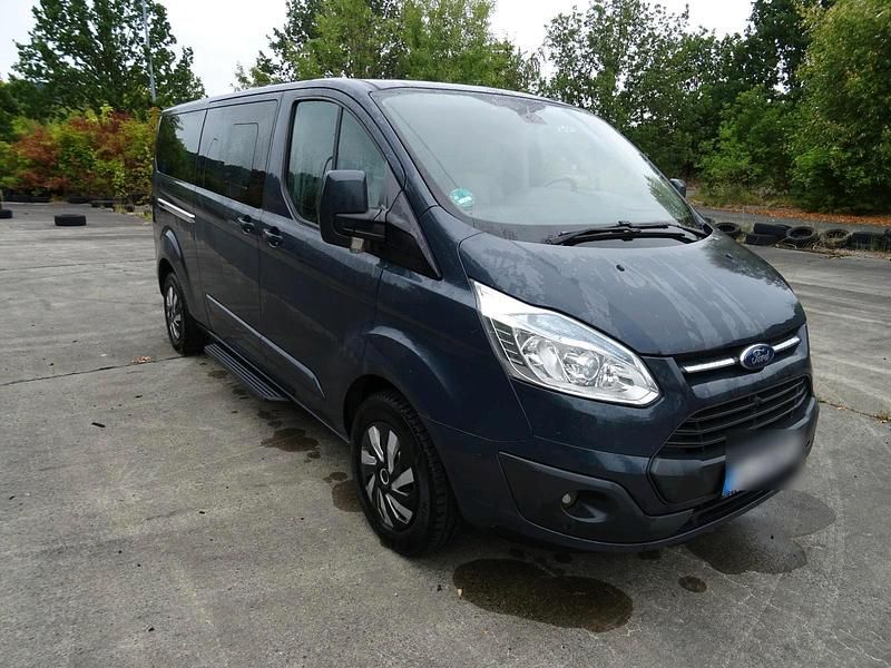 Grau Gebraucht 2014 Ford Tourneo Van / Kleinbus | 10.000 € (Fairer Preis) - Bild 1/4