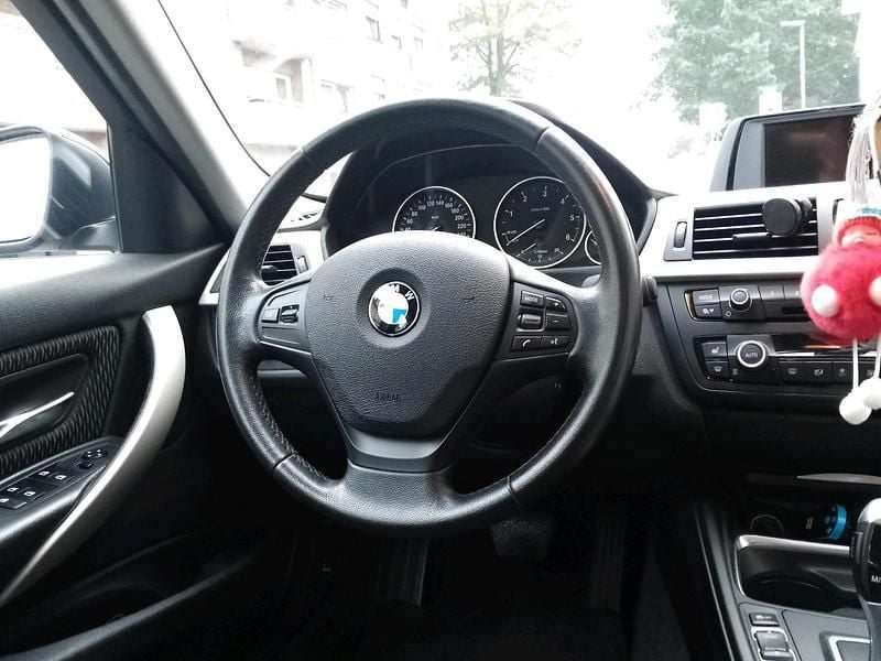 Gebraucht BMW 320 184 PS (135 kW) 2015 Schwarz Kombi