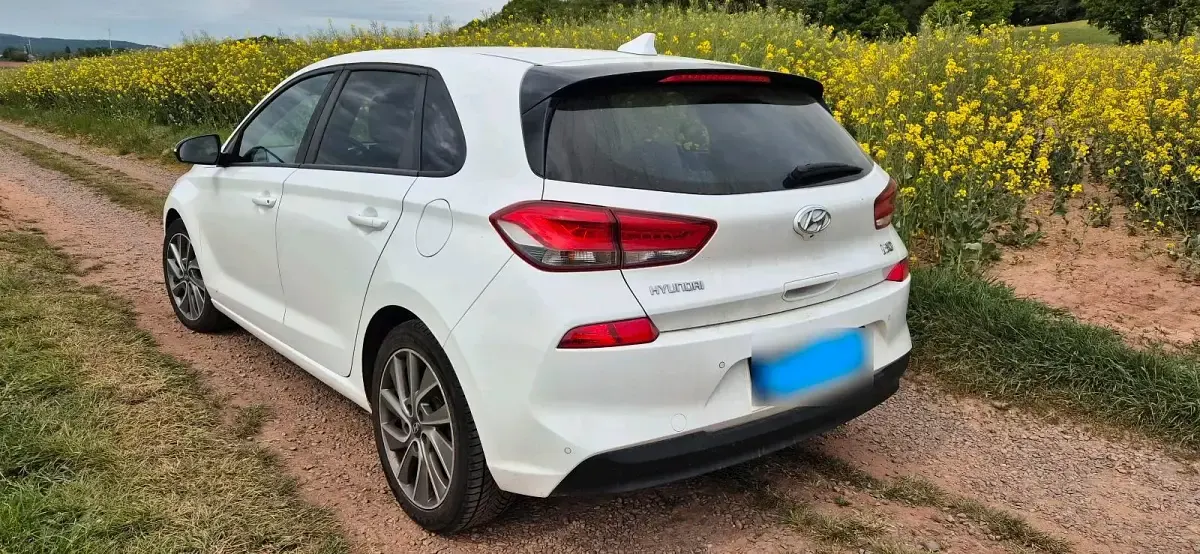Gebraucht Hyundai i30 140 PS (102 kW) 2018 Weiß Limousine