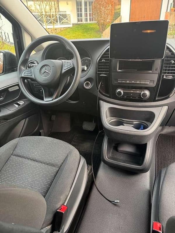 Schwarz Gebraucht 2021 Mercedes Vito Kombi | 35.000 € (Superpreis) - Bild 1/4
