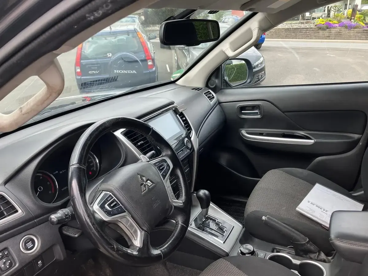 Gebraucht Mitsubishi L200 Select 150 PS (110 kW) 2022 Grau Pickup