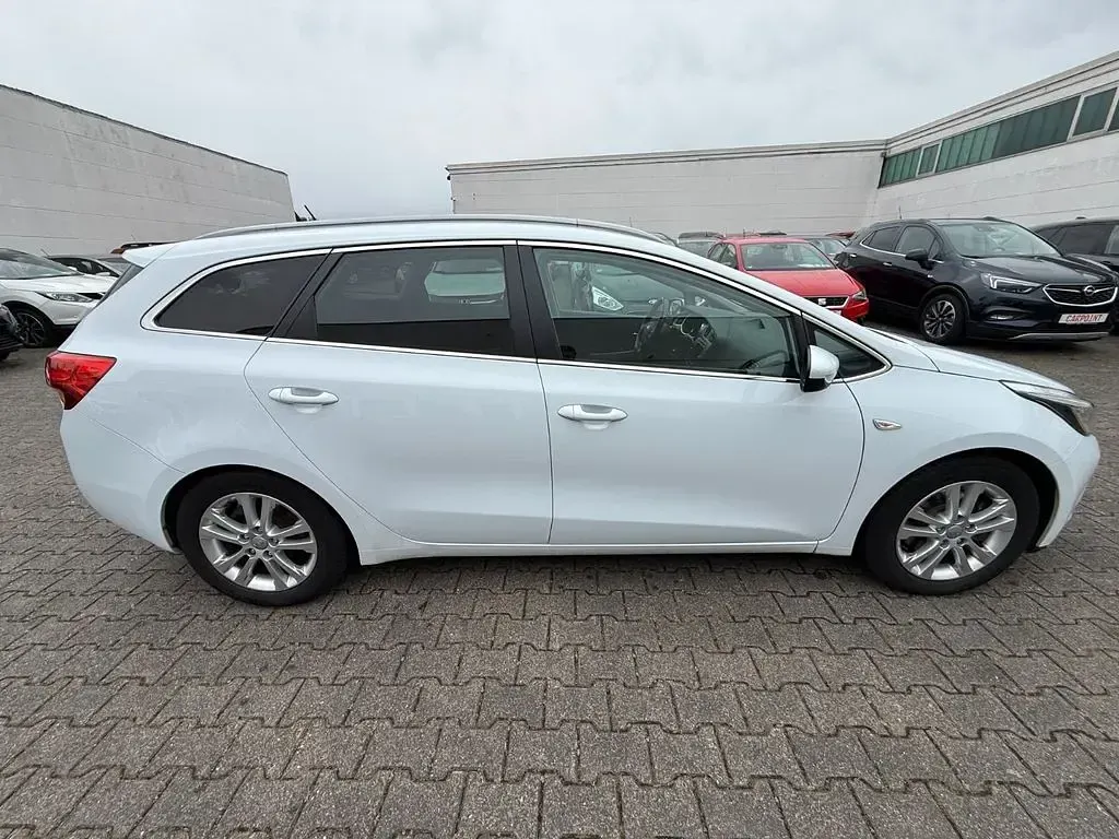 Używany Kia Ceed 128 KM (94 kW) 2013 Biały Hatchback