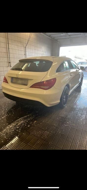 Gebraucht Mercedes CLA180 Shooting Brake 122 PS (89 kW) 2016 Weiß Kombi