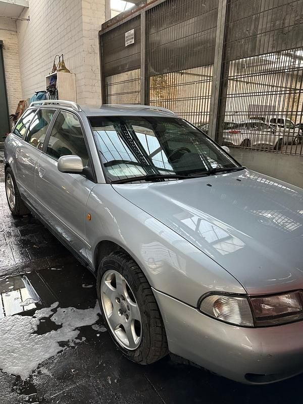 Silber Gebraucht 1998 Audi A4 Kombi | 500 € (Superpreis) - Bild 1/4